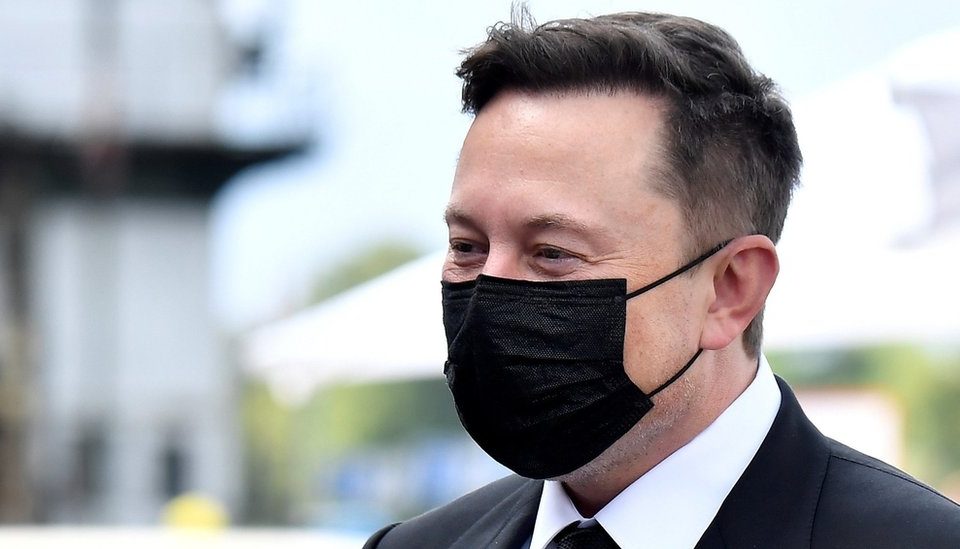 Elon Musk busca entrar a Europa con un auto subcompacto