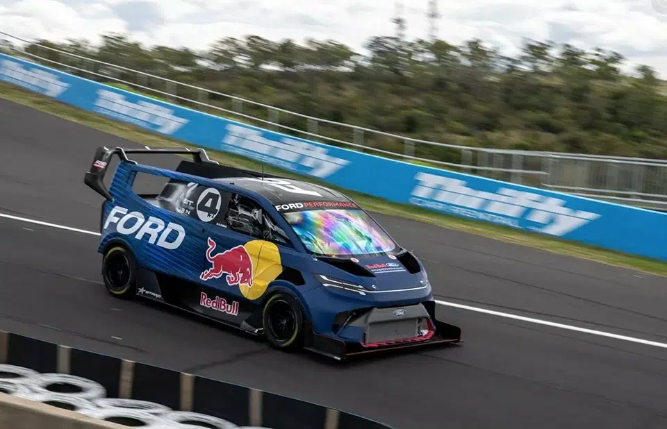 Ford SuperVan 4.2 Nürburgring récord