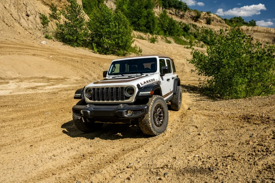 Jeep Wrangler Laredo 2027