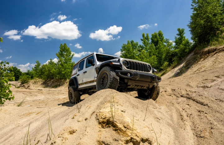Jeep Wrangler Laredo 2027