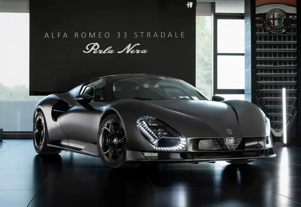 Alfa Romeo 33 Stradale Perla Nera